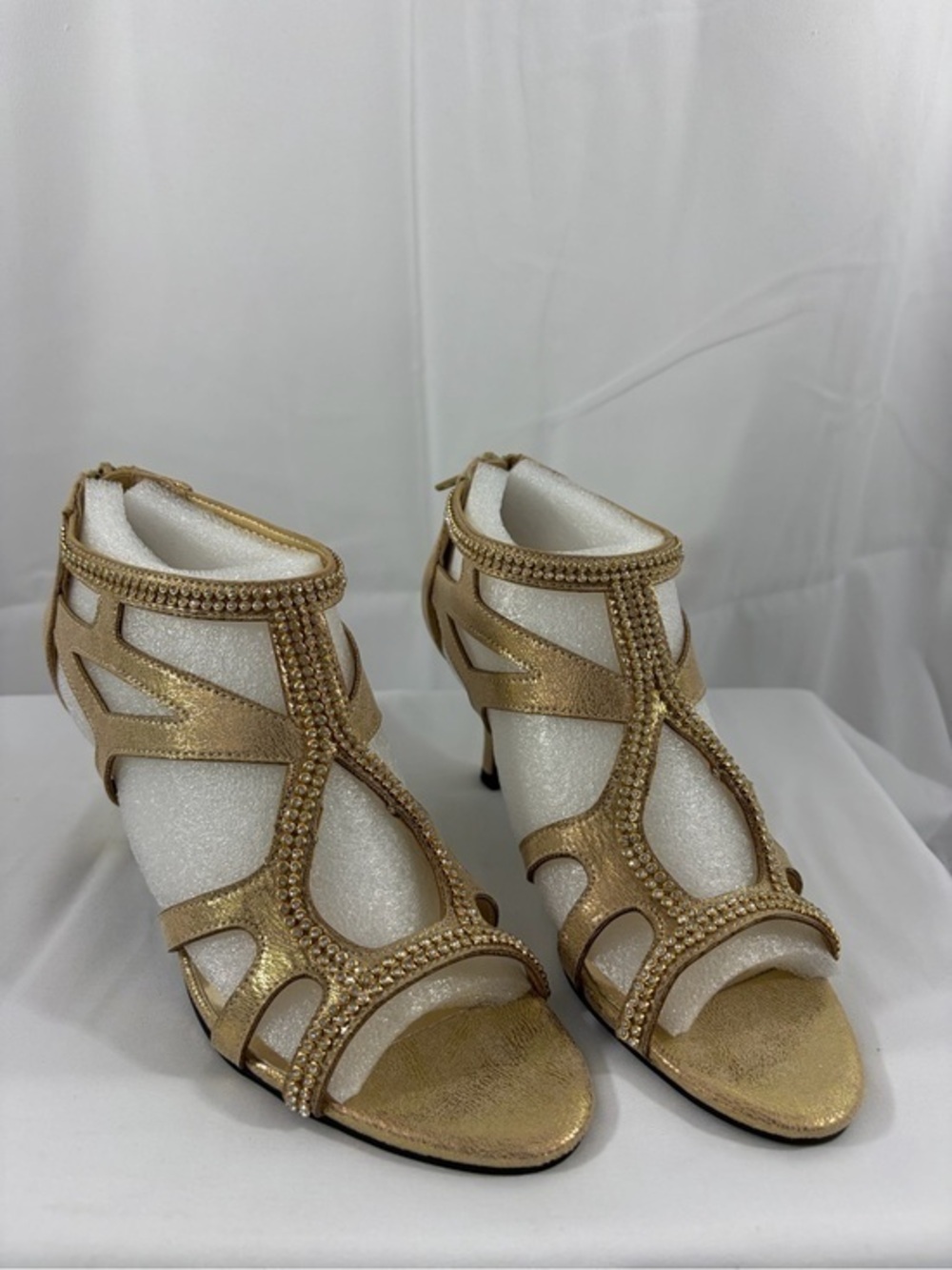 NWT Easy Street Women's Size 7 Gold Bedazzled Strappy Dress Sandals